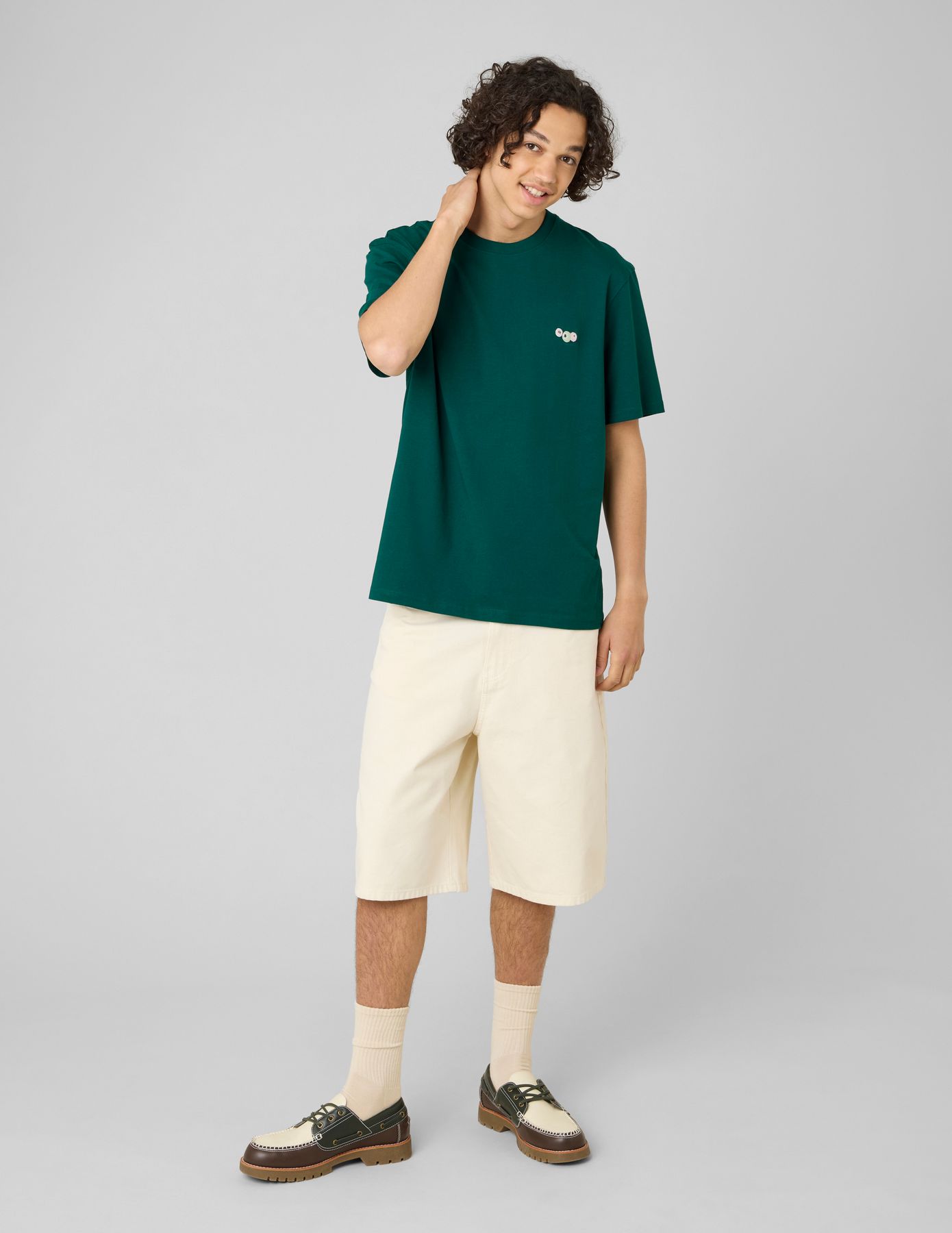 T-shirt broderie poitrine