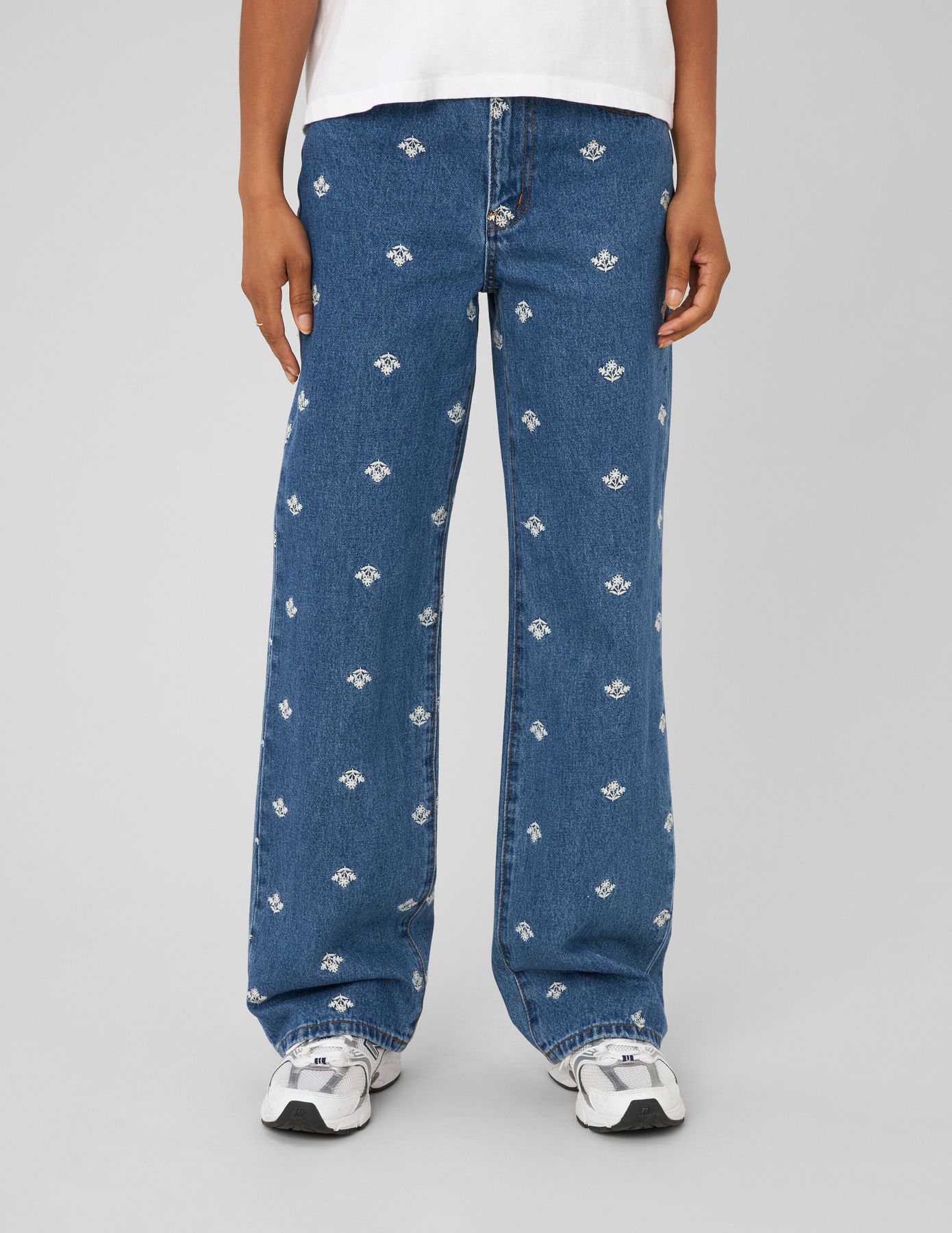 Jean straight brod&eacute;