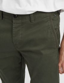 Pantalon chino ajusté