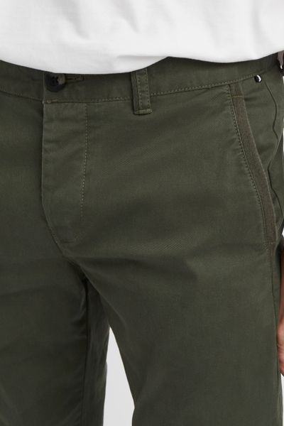 Pantalon chino ajusté