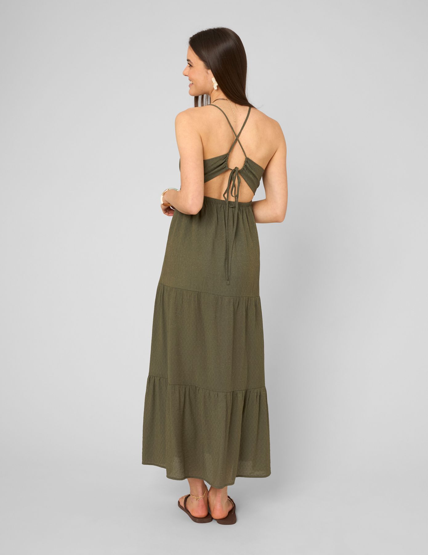 Robe longue &agrave; d&eacute;coupes dans le dos