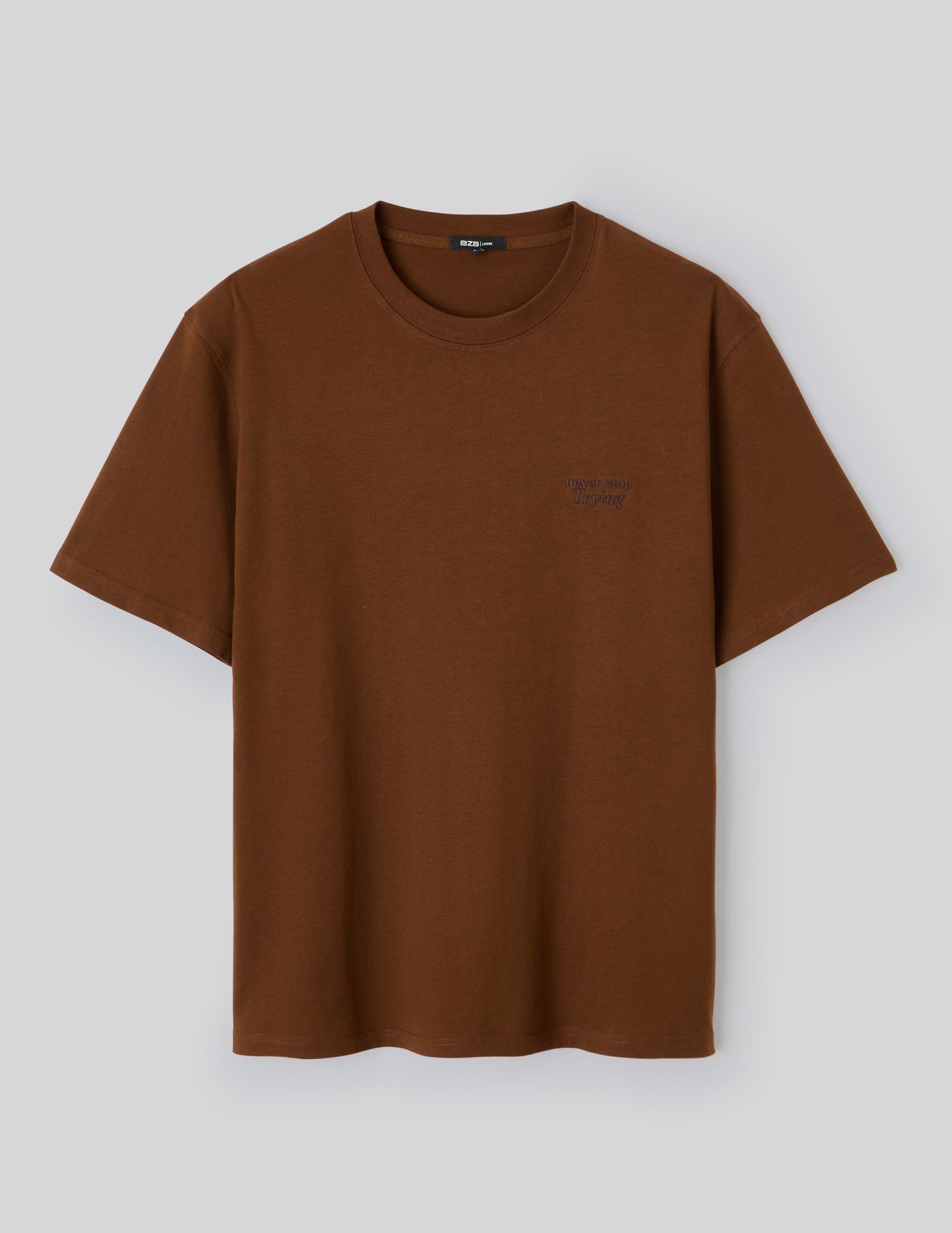 T-shirt broderie poitrine