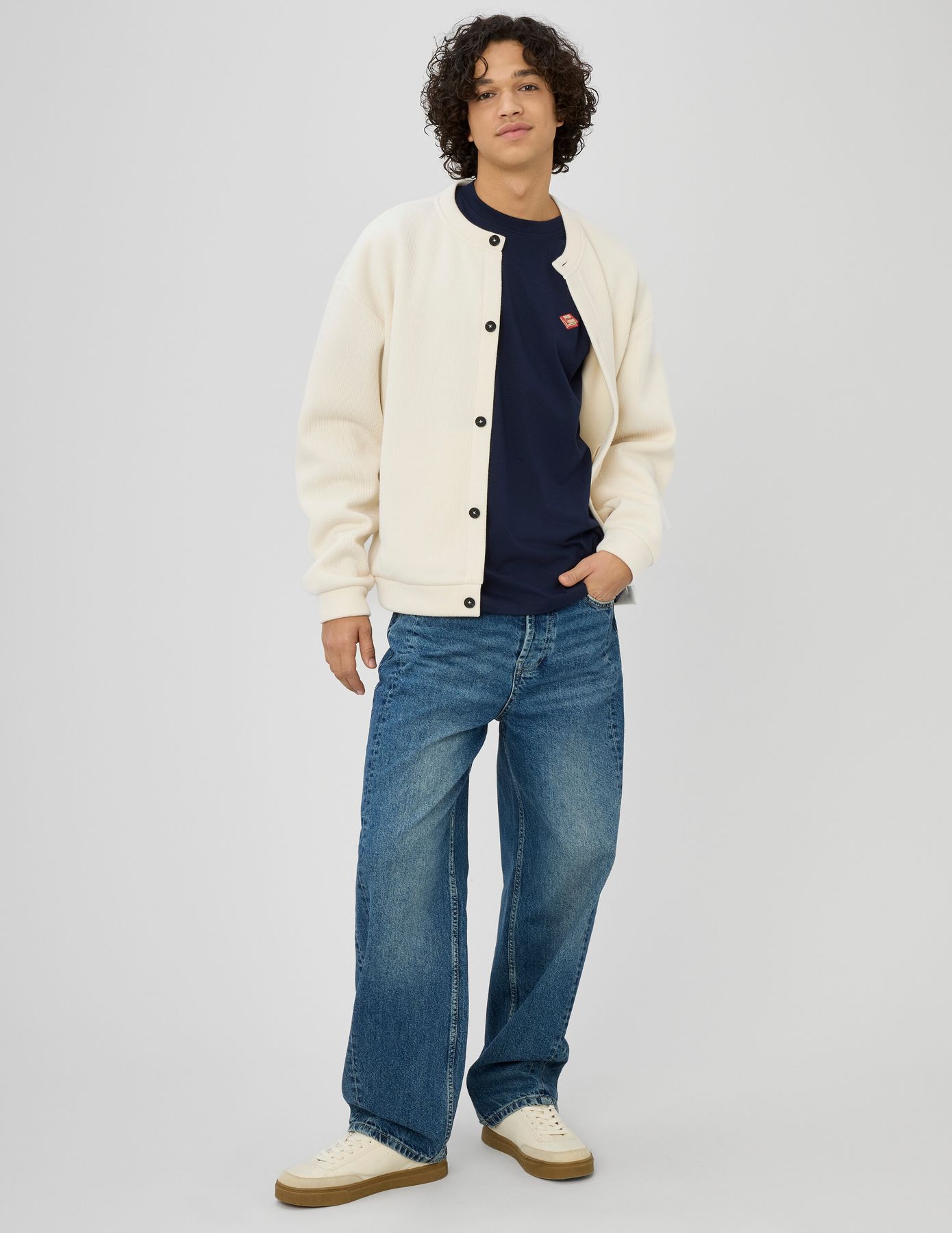 T-shirt broderie poitrine