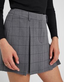 Jupe short pliss&eacute;e &agrave; carreaux