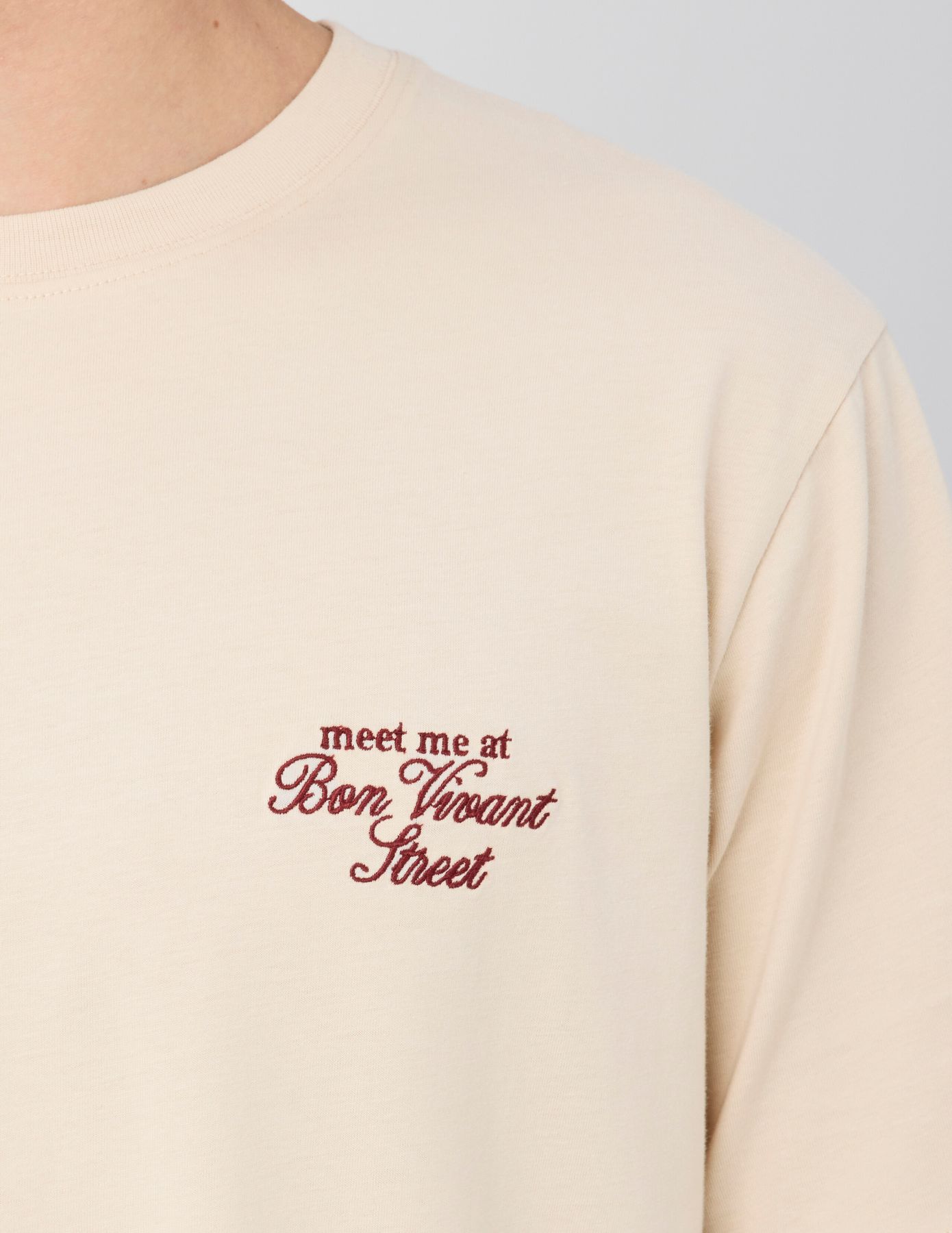 T-shirt broderie poitrine