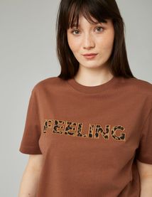 T-shirt broderie poitrine léopard