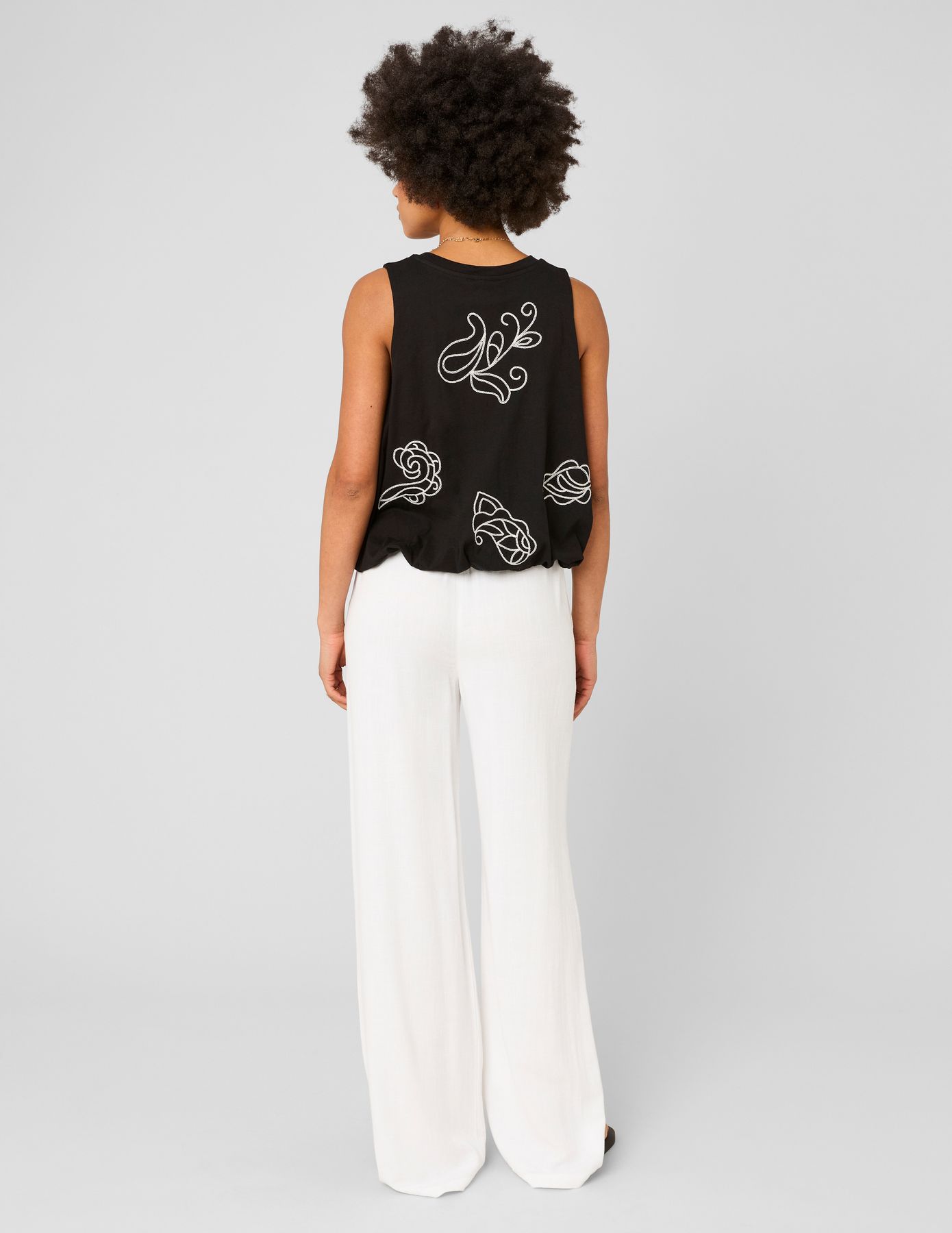 Top boule avec broderies