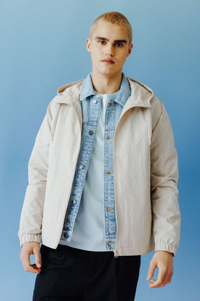 Blouson coup vent &agrave; capuche