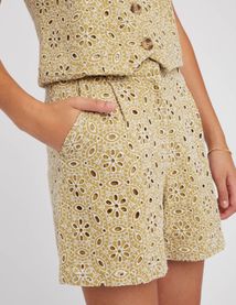Short broderie anglaise