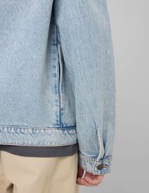 Veste boutonn&eacute;e en jean