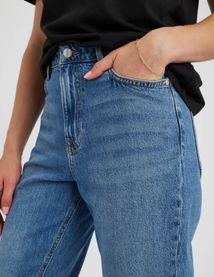 Jean mom fit