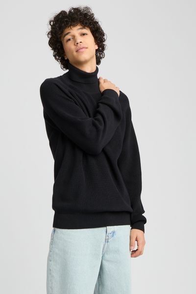 Pull col roul&eacute;