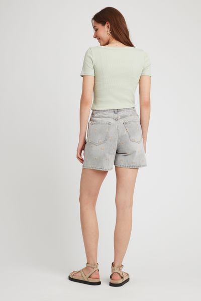 Short en jean brodé